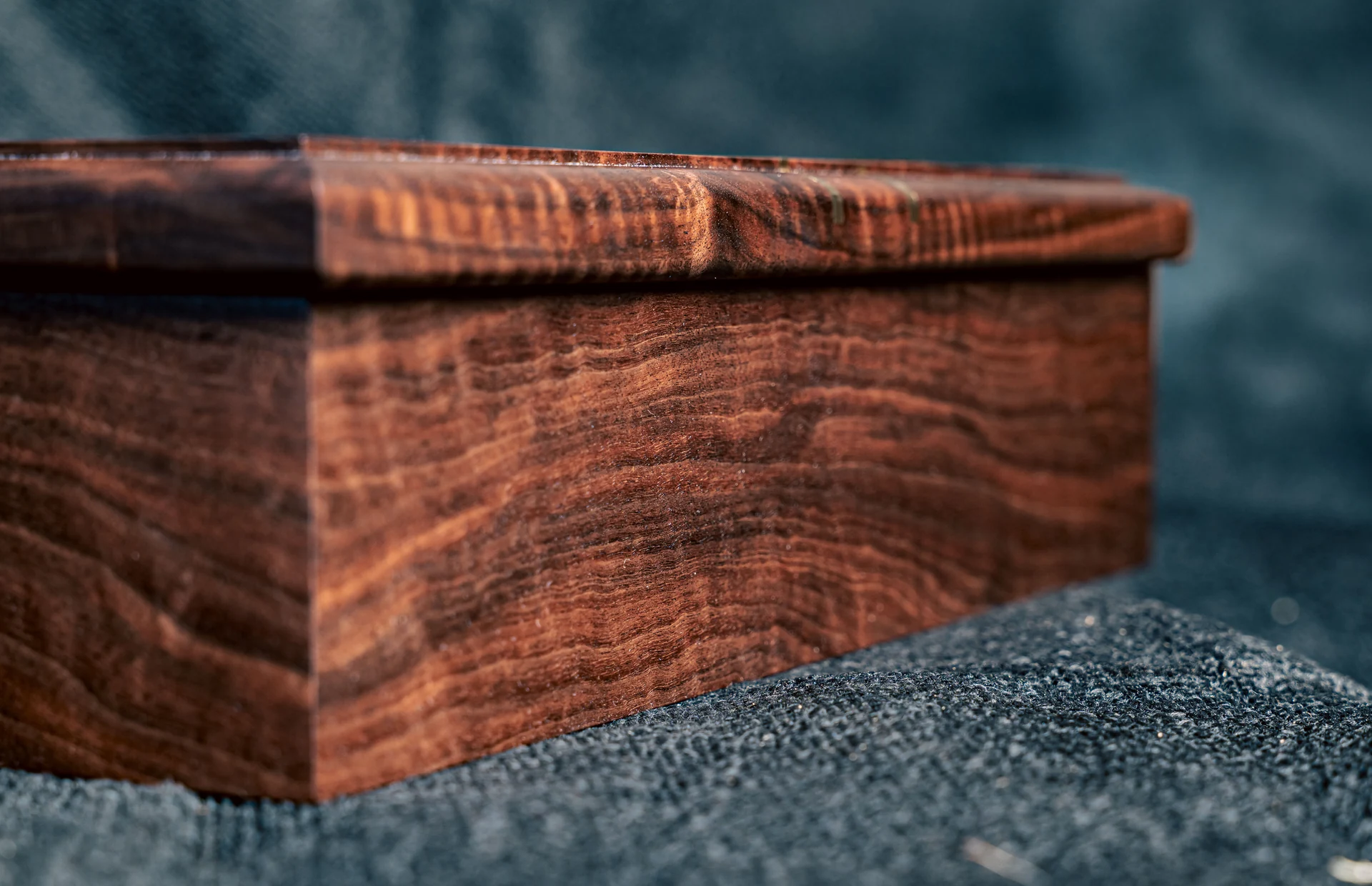 Corner joinery and the grain wrapping around the box